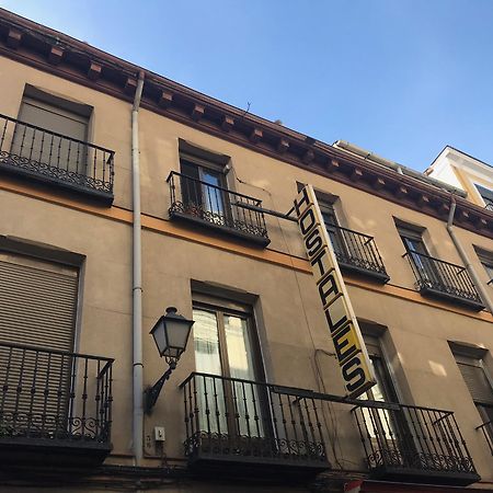 Hostal Los Perales Madrid Eksteriør bilde Headquarters of the party in Madrid