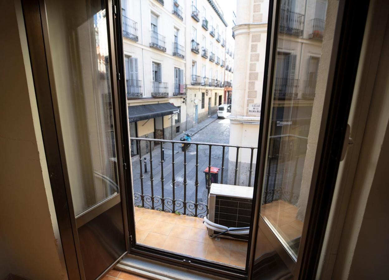 Hostal Los Perales Madrid Eksteriør bilde A French window