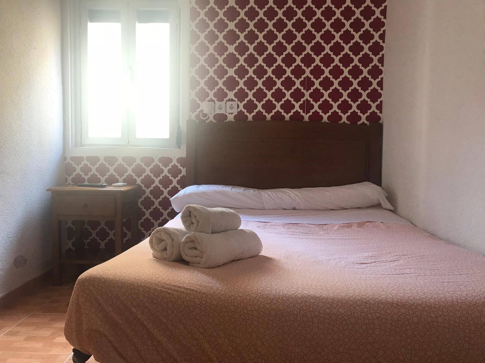 Hostal Los Perales Madrid Eksteriør bilde A guest room at the hotel