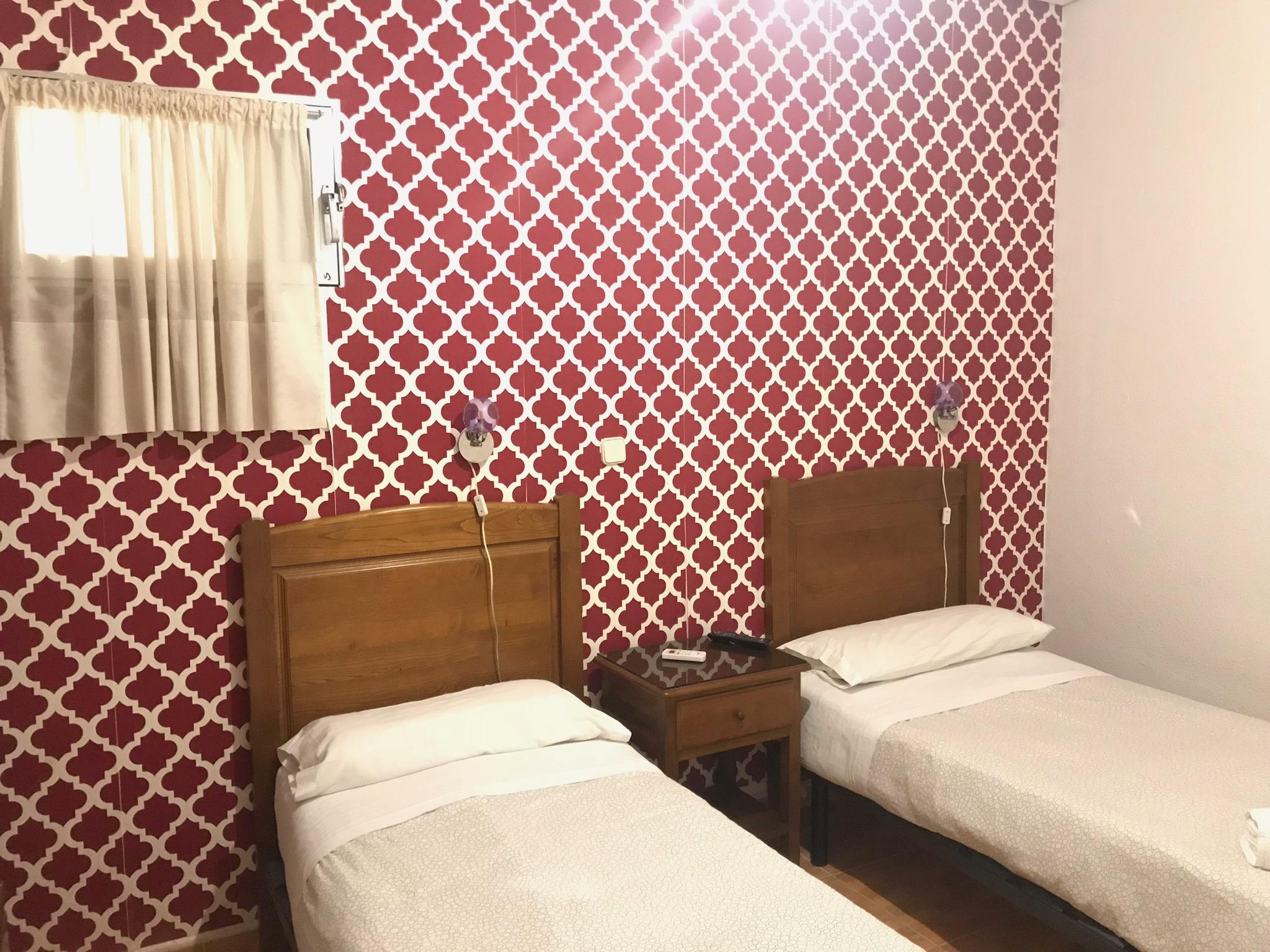 Hostal Los Perales Madrid Eksteriør bilde A room at the hotel